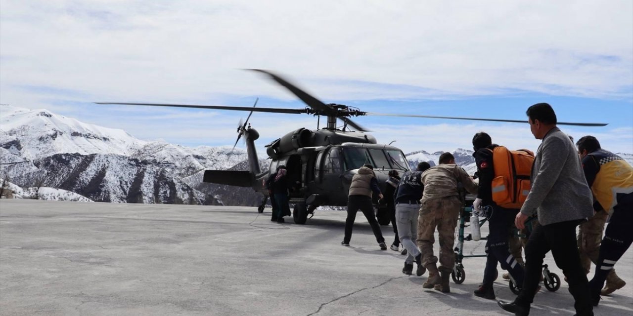 Şırnak'ta trafik kazasında yaralanan çocuk askeri helikopterle hastaneye ulaştırıldı