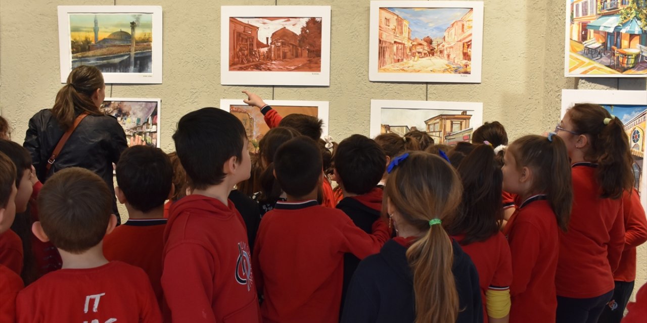 Trabzon'da 21 ülkeden çocuk ve gençlerin yaptığı resimlerin yer aldığı sergi açıldı