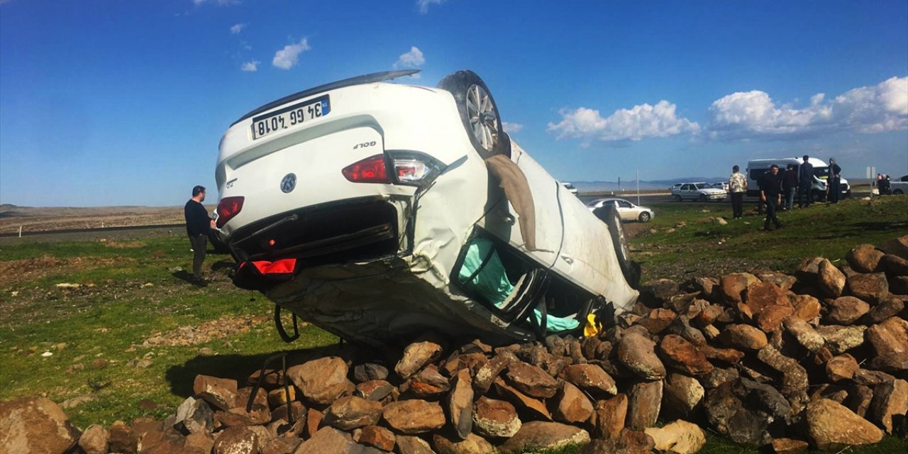 Şanlıurfa'da şarampole devrilen otomobildeki 1 kişi öldü, 3 kişi yaralandı