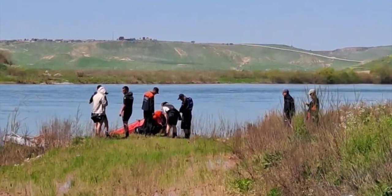 Şırnak'ta kaybolan 16 yaşındaki genci Dicle Nehri'nde arama çalışması sürüyor