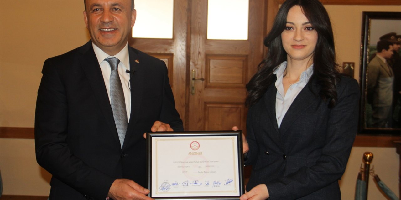 Sinop Belediye Başkanı Gürbüz, mazbatasını aldı