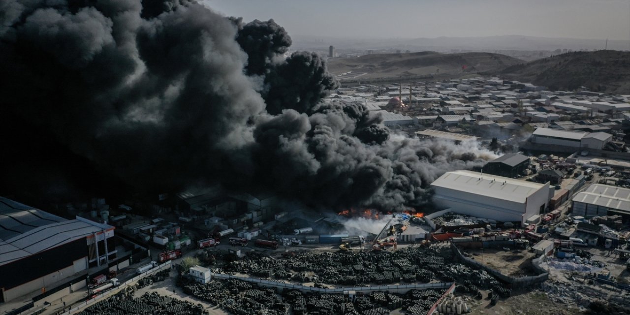 GÜNCELLEME 2 - Ankara Hurdacılar Sanayi Sitesi'nde yangın çıktı