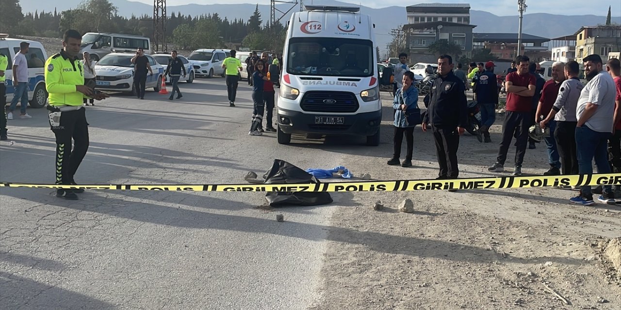 Hatay'da kamyon ile motosikletin çarpıştığı kazada 1 kişi öldü