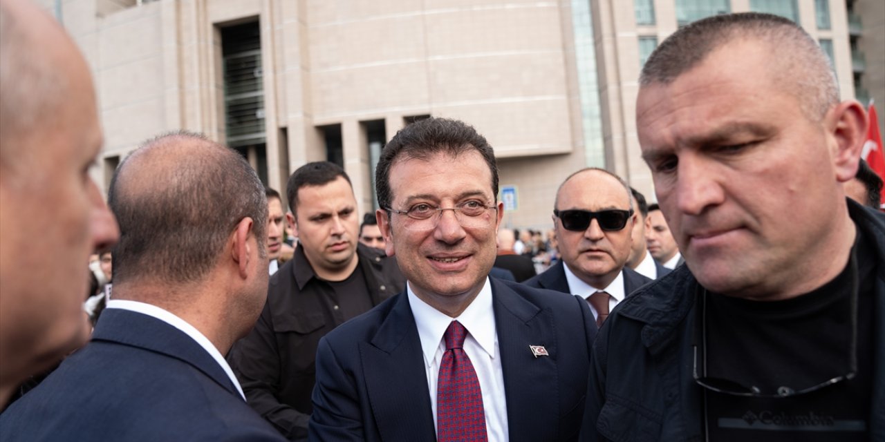 İBB Başkanı İmamoğlu İstanbul Adliyesi önünde vatandaşlara hitap etti: