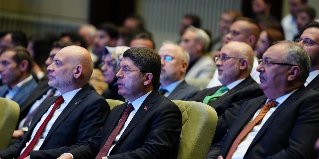 Adalet Bakanı Tunç, "Değişen Dünyada Avukatlık Vizyonu" sempozyumunda konuştu:
