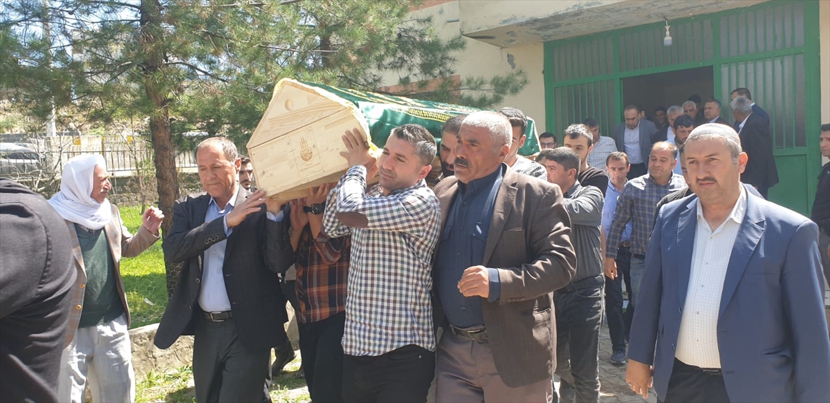 Beşiktaş'taki yangında hayatını kaybeden Ahmet Kartal ve Ahmet Uzun'un cenazesi Şırnak'ta defnedildi