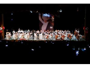 Mozart ödüllü Ali İnsan İzmir'de sahne aldı