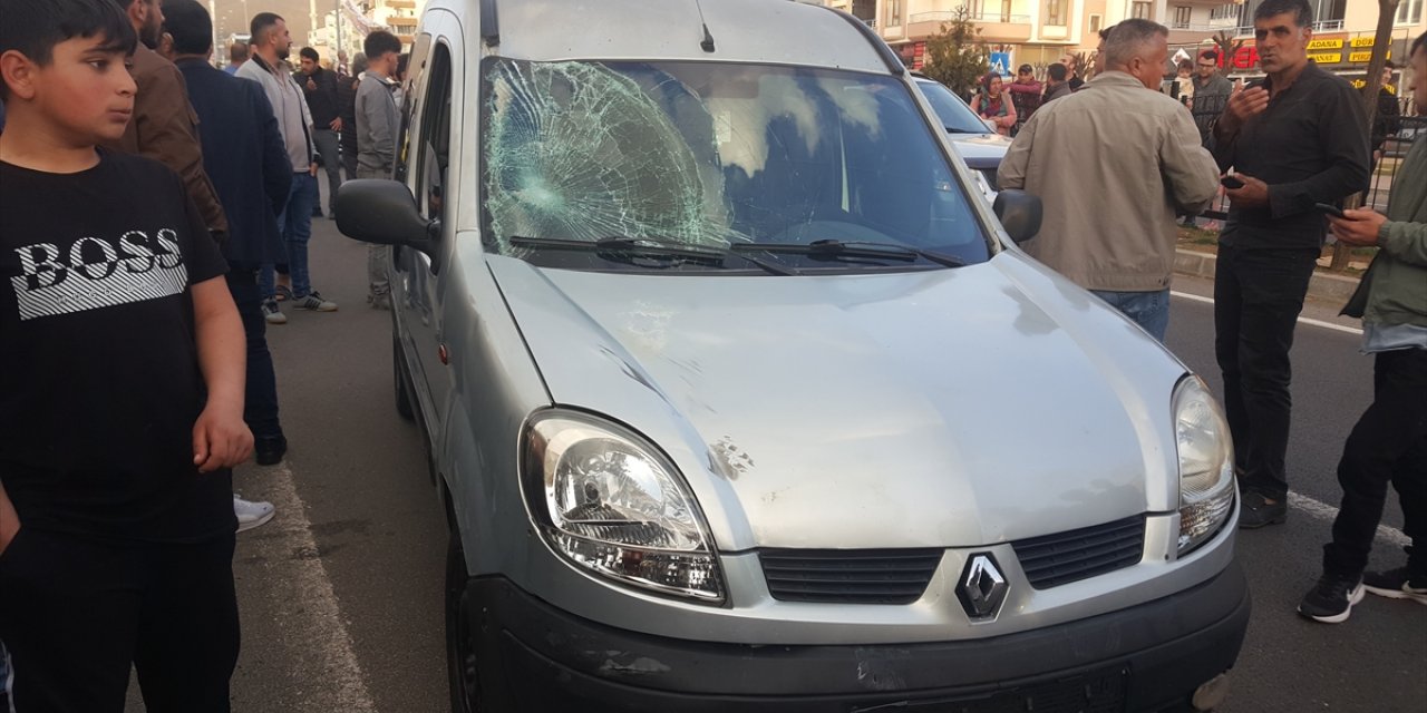 Bingöl'de hafif ticari aracın çarptığı yaya yaralandı