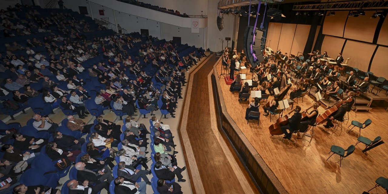 Uluslararası Ankara Müzik Festivali Cemal Reşit Rey'in gitar konçertosu ile başladı