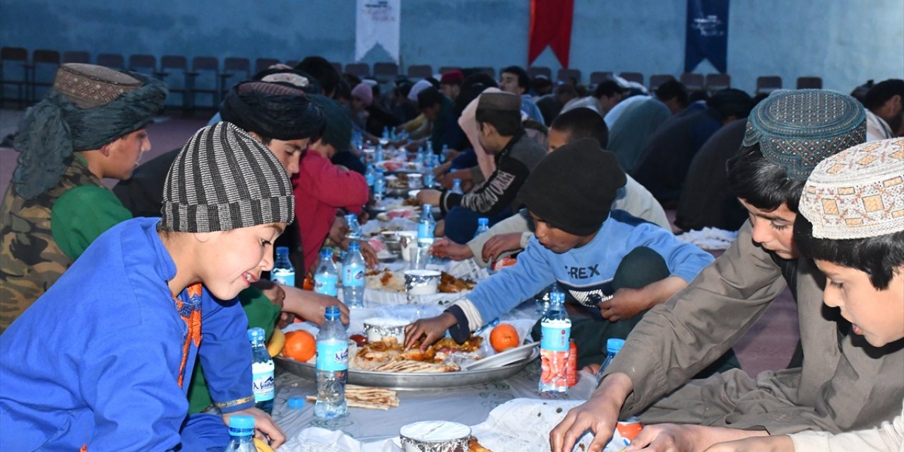 TİKA, Afganistan'da toplumun farklı kesimlerine iftar verdi