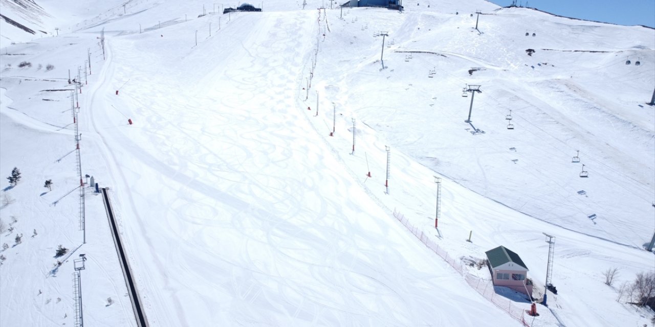 Kış turizmini bahara taşıyan Palandöken, bayramda kayak için rezervasyon aldı