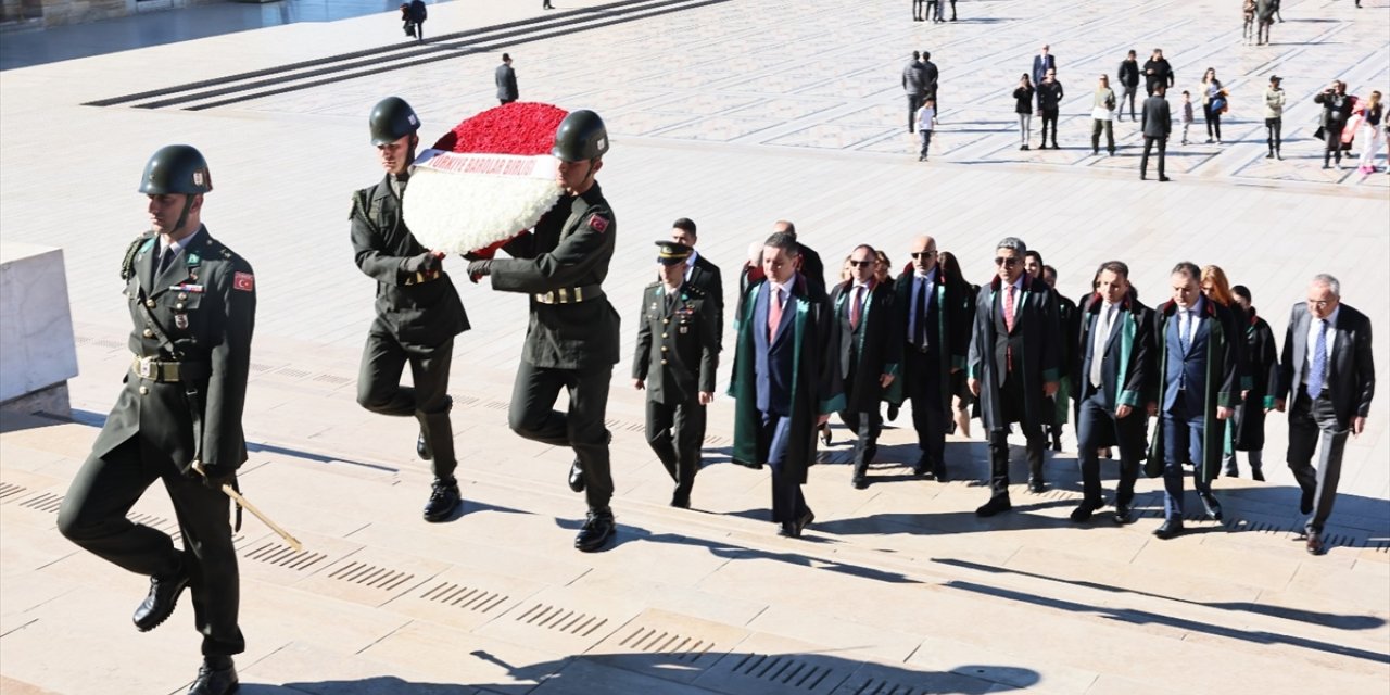 Türkiye Barolar Birliği heyeti, Avukatlar Günü dolayısıyla Anıtkabir'i ziyaret etti