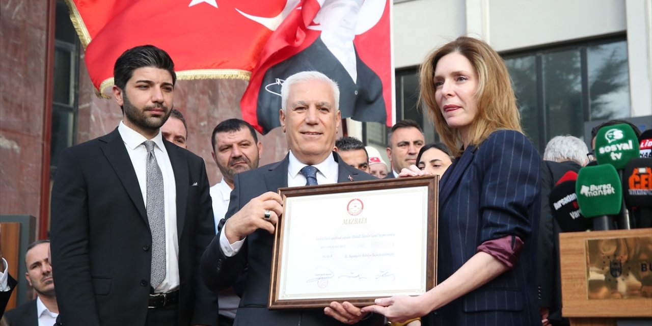 Bursa Büyükşehir Belediye Başkanı Bozbey mazbatasını aldı