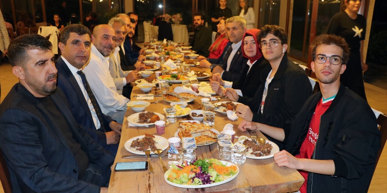 Antakya Medeniyetler Korosu üyeleri iftarda buluştu