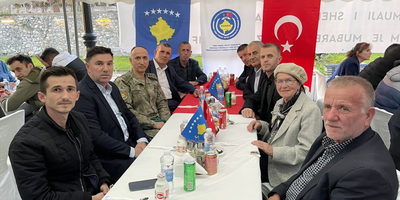 KFOR bünyesinde görevli Türk askeri, Kosova'da Kadir Gecesi dolayısıyla iftar verdi