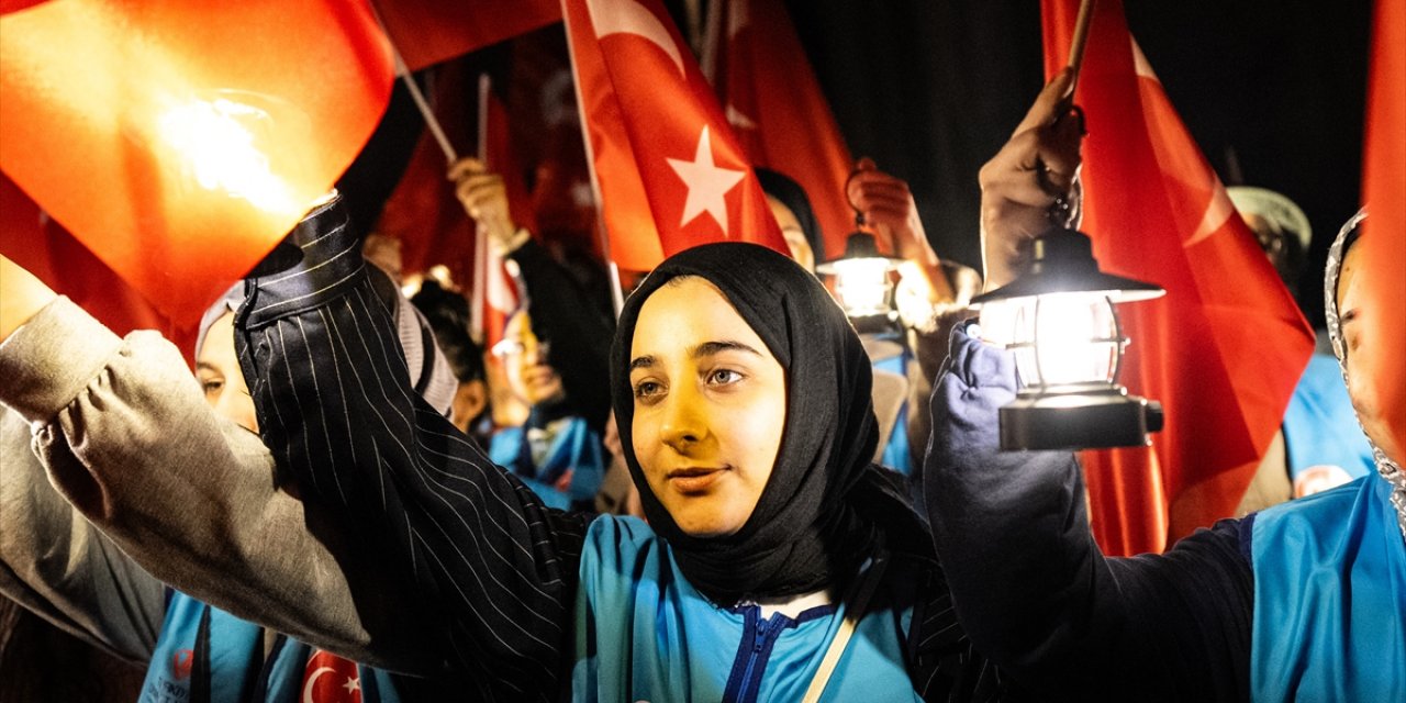 Fatih'te mehteran takımı eşliğinde "Kadir Alayı" töreni düzenlendi