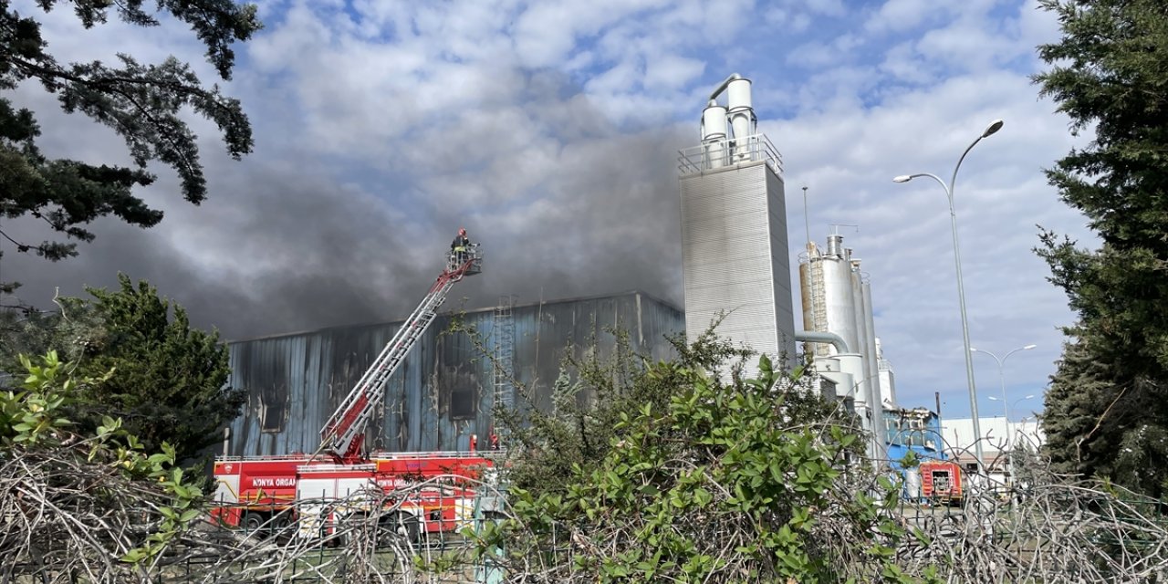 Konya'da bir fabrikaya ait depoda yangın çıktı