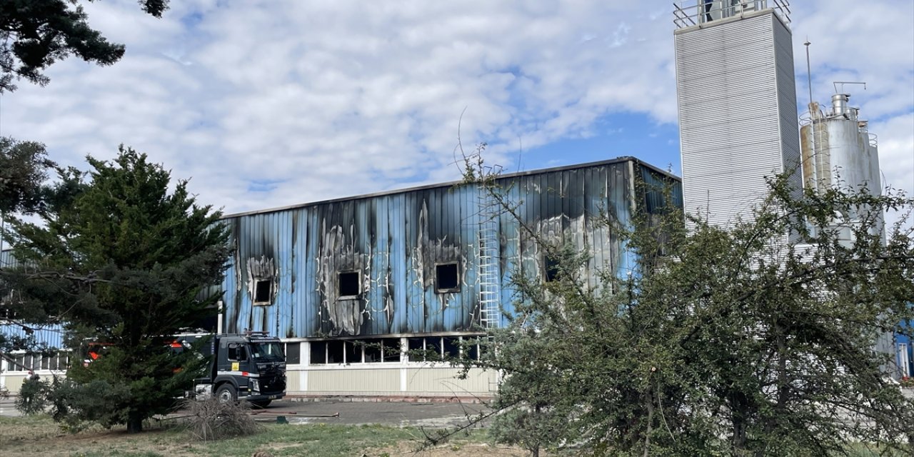 GÜNCELLEME - Konya'da bir fabrikaya ait depoda çıkan yangın söndürüldü