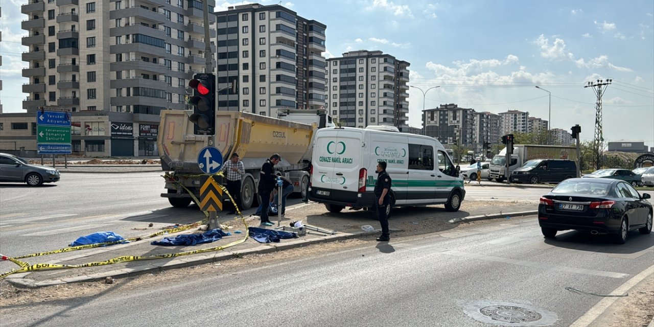 Gaziantep'te kamyona çarpan motosikletin sürücüsü hayatını kaybetti