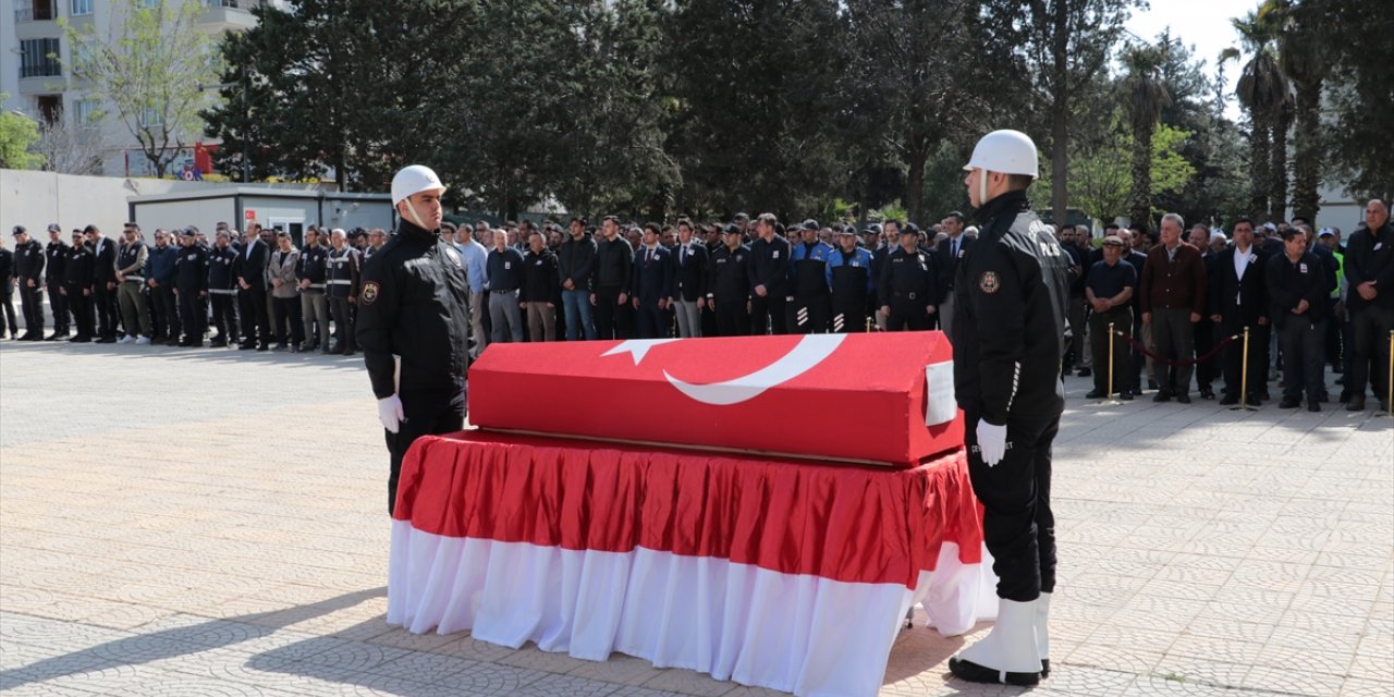 Kilis'te kalp krizi sonucu ölen polis memurunun cenazesi törenle memleketine uğurlandı