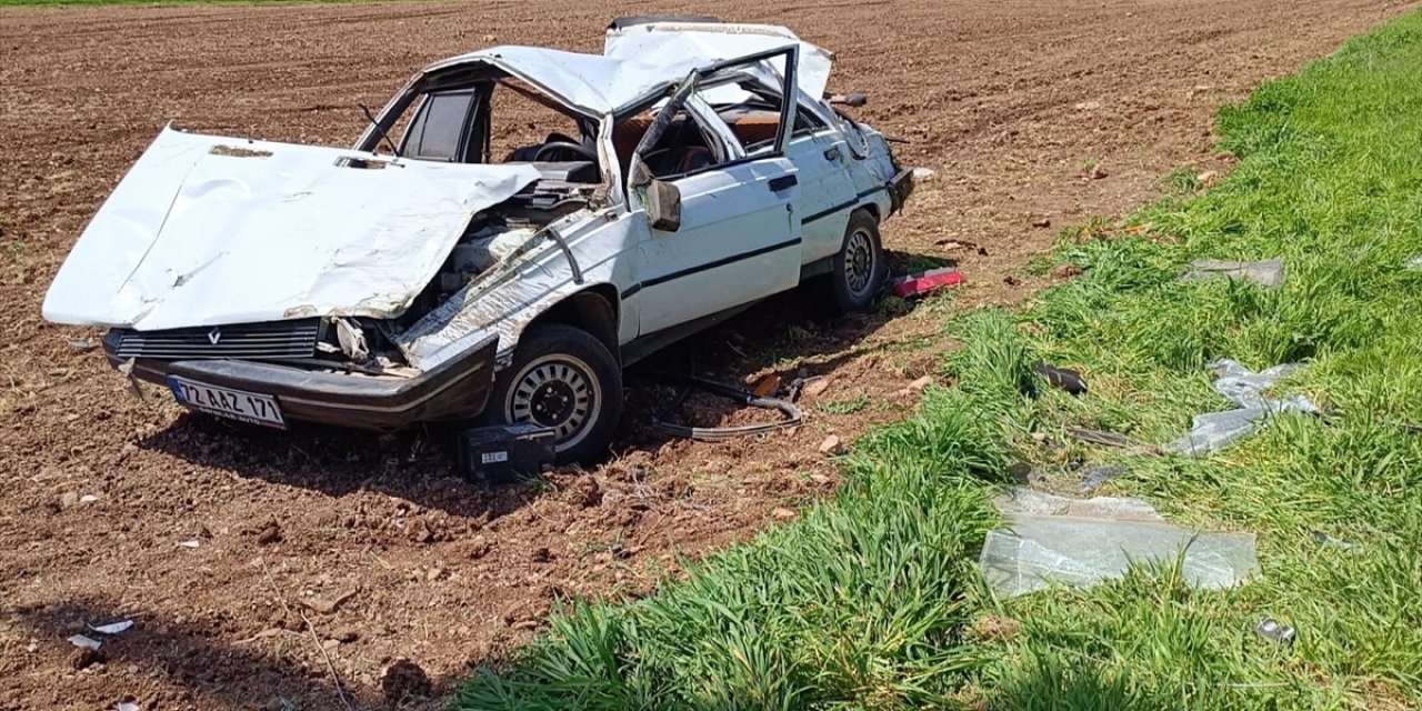 Diyarbakır'da takla atan otomobildeki 9 kişi yaralandı