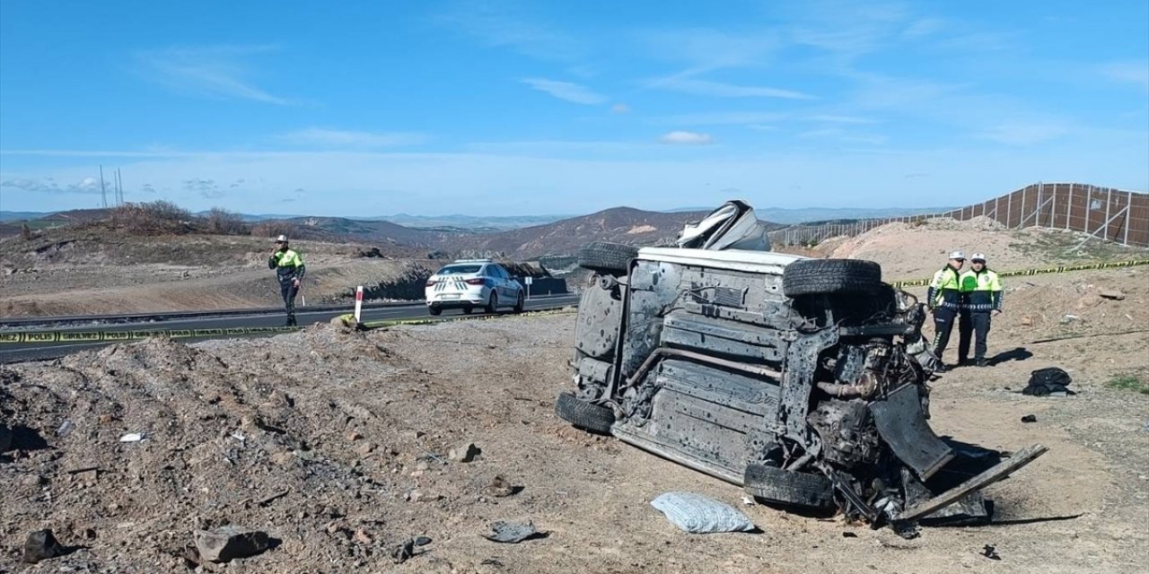 Yozgat'ta şarampole devrilen otomobildeki 1 kişi öldü, 2 kişi yaralandı