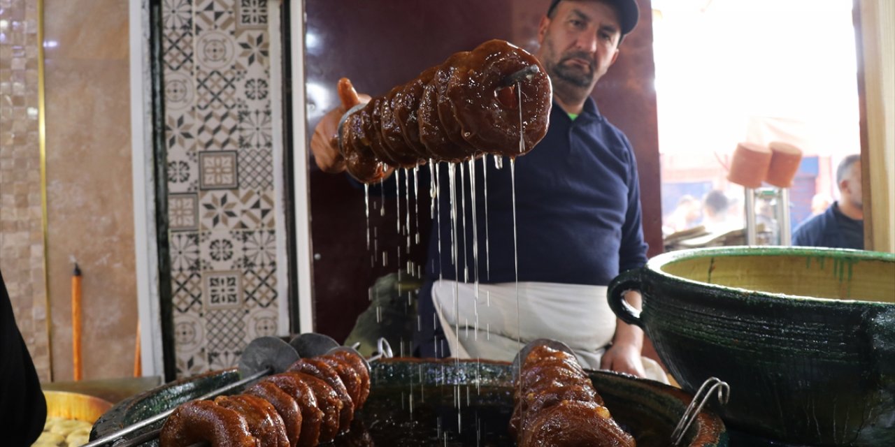 Tunus'un geleneksel ramazan tatlısı "zlabiye" ve "maharik" en iyi Beca kentinde yapılıyor