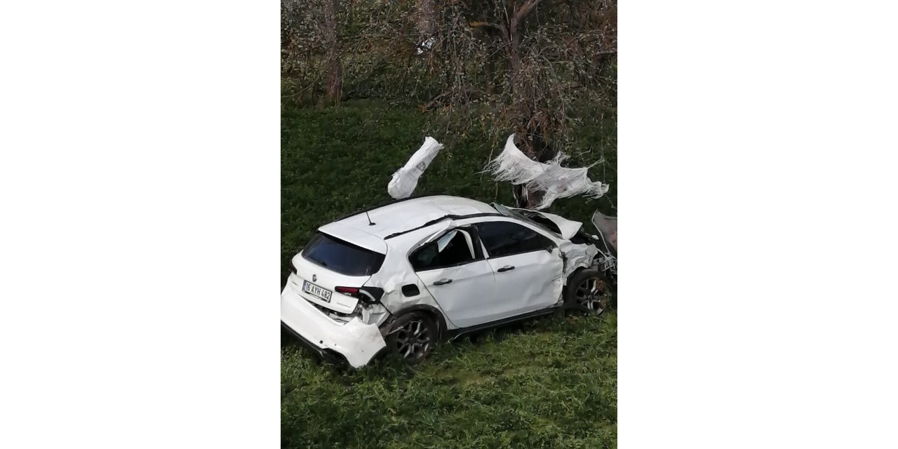 Bursa'da tarlaya devrilen otomobildeki 1 kişi öldü, 4 kişi yaralandı