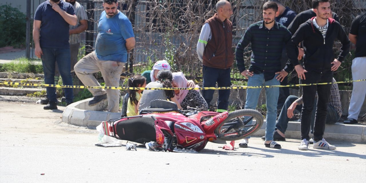 Adana'da otomobille çarpışan motosikletteki 1 kişi öldü, 1 kişi yaralandı