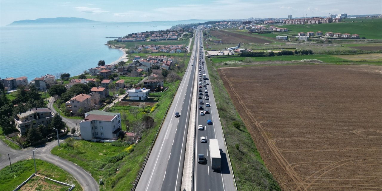 Tekirdağ-İstanbul kara yolunda bayram öncesi trafik yoğunluğu arttı