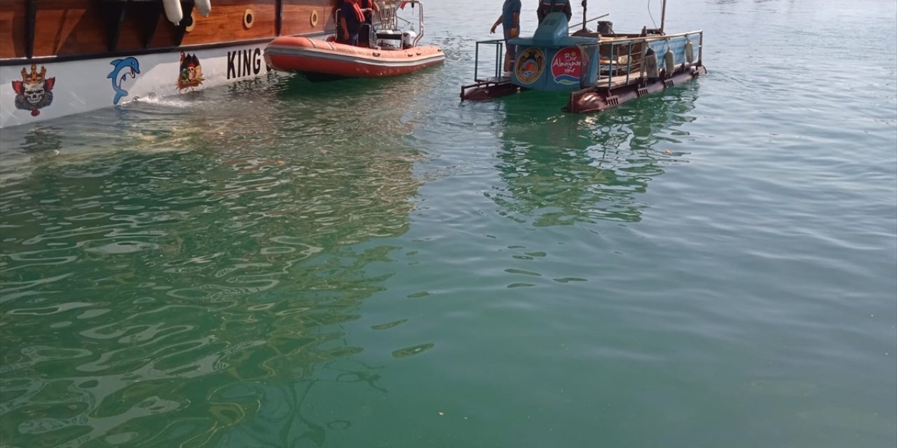 Alanya'da misinaya dolanan caretta caretta kurtarıldı