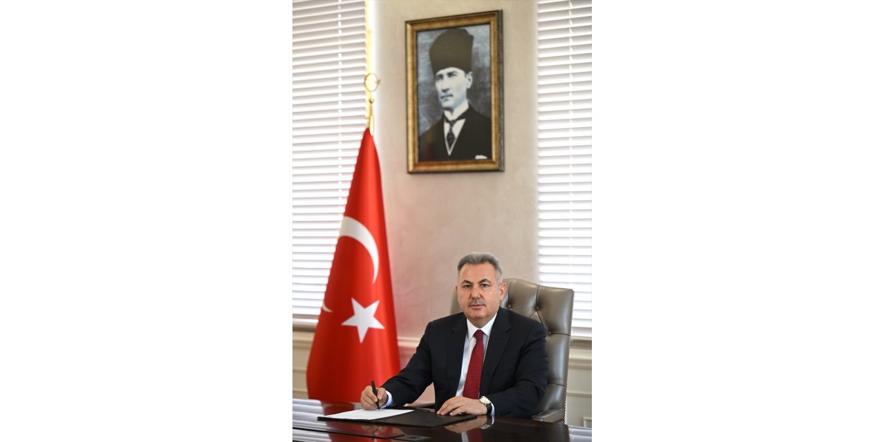 İzmir Valisi Elban, AA'nın kuruluşunun 104'üncü yılını kutladı