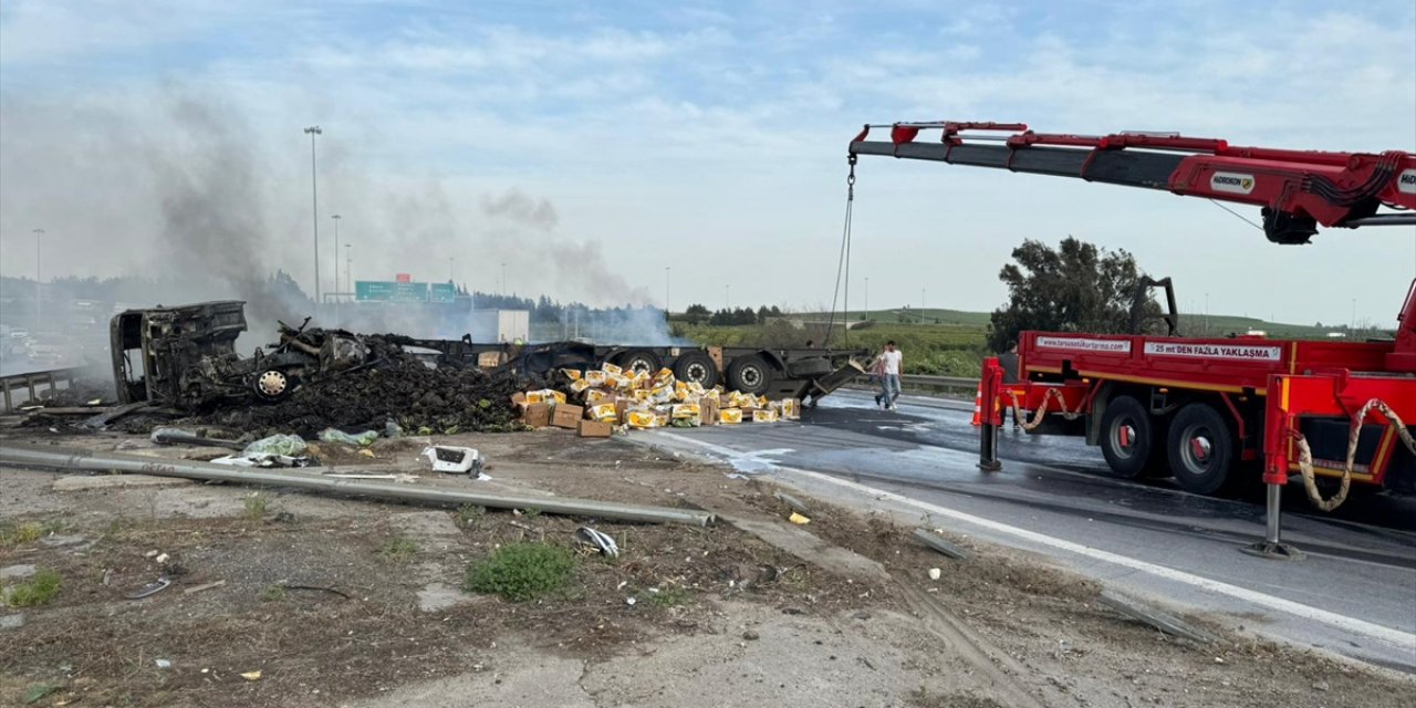 Mersin'de devrilerek yanan tırın sürücüsü yaralandı