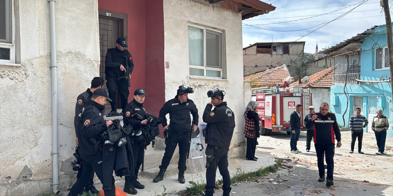 Burdur'da şizofreni hastasını kontrol altına almaya çalışan 4 polis hastanelik oldu