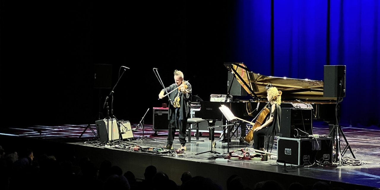 Keman sanatçısı Nigel Kennedy AKM'de konser verdi