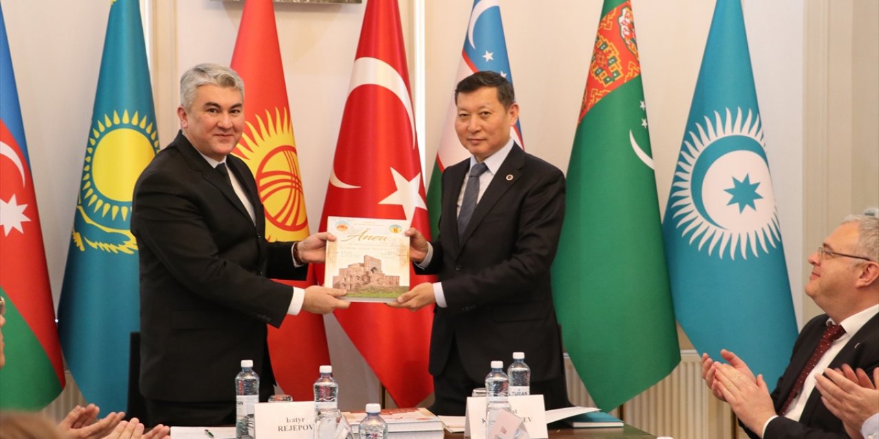 Kazakistan'da "2024 Türk Dünyası Kültür Başkenti" Anev'in tarihini anlatan kitap tanıtıldı