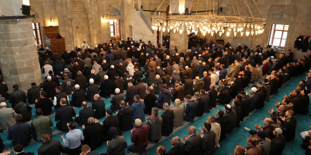 Erzurum'da Türk Polis Teşkilatının kuruluş yıl dönümünde şehitler için mevlit okutuldu