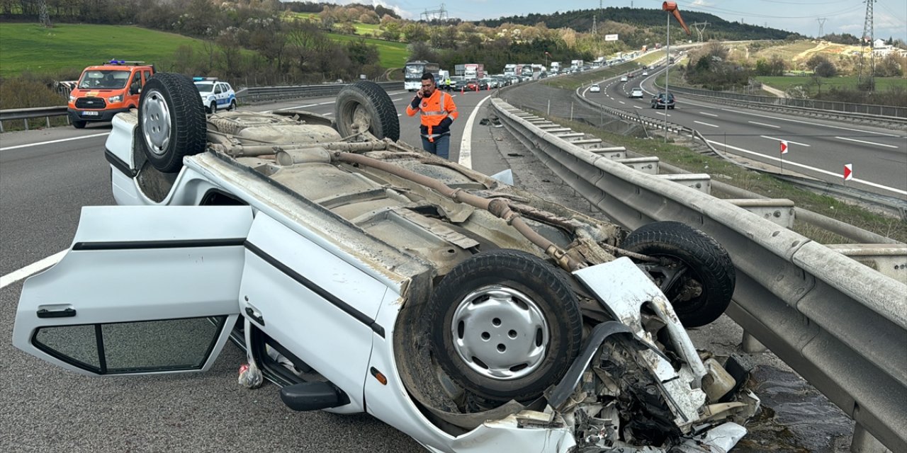 Bolu'da devrilen otomobildeki 2 kişi yaralandı