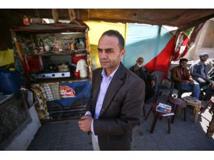 Ekonomik koşullar Gazzeli yazarı kitaplarından kopardı