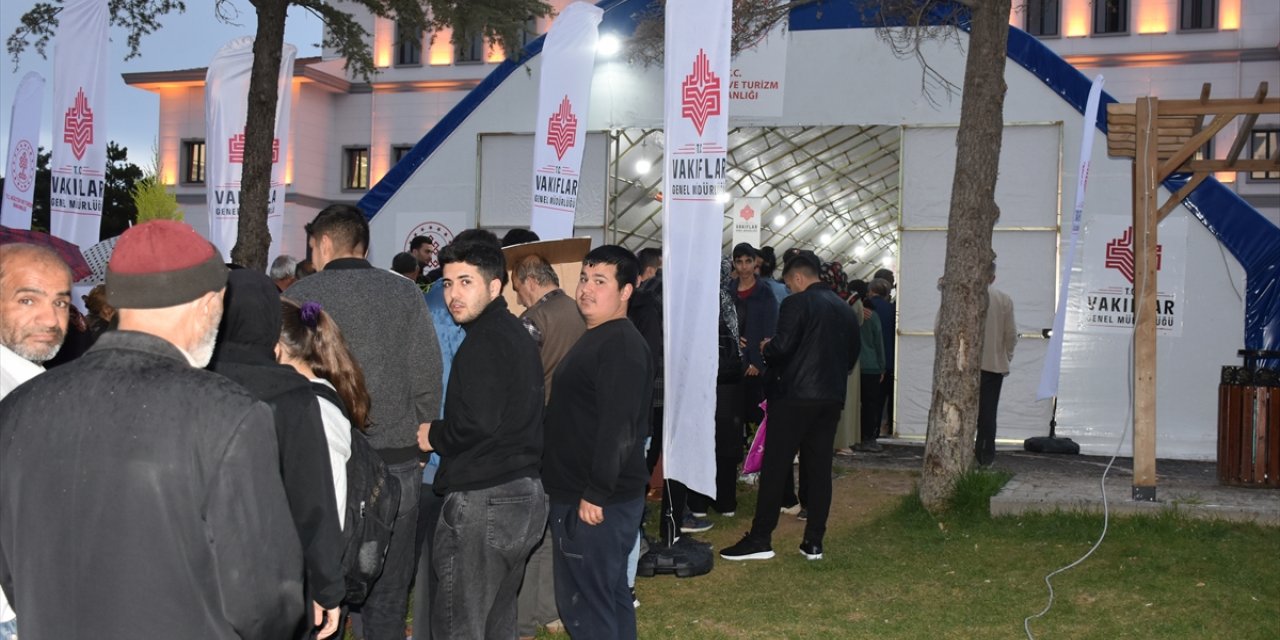 Malatya Vakıfları Bölge Müdürlüğü günlük 8 bin 700 kişiye iftar verdi