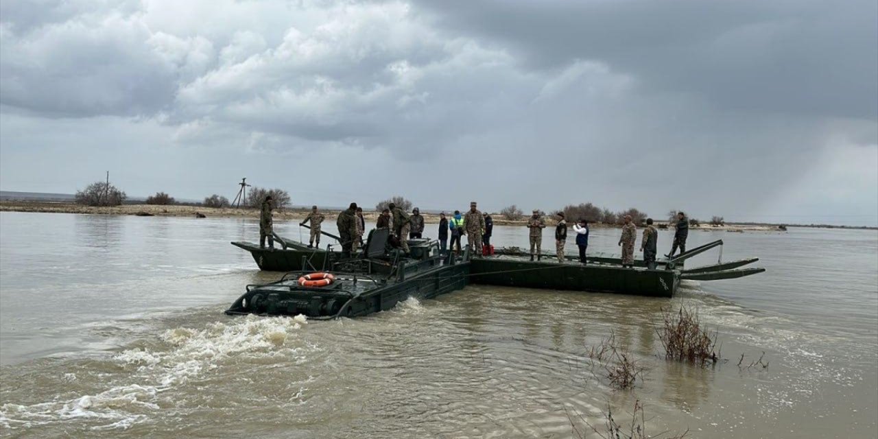 Kazakistan'da sel bölgelerinden tahliye edilen kişi sayısı 86 bini aştı