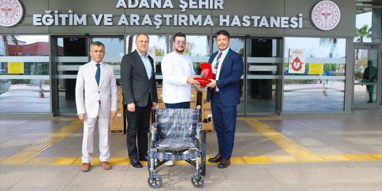 Adana'da iş insanı Şehir Hastanesine 100 tekerlekli sandalye bağışladı