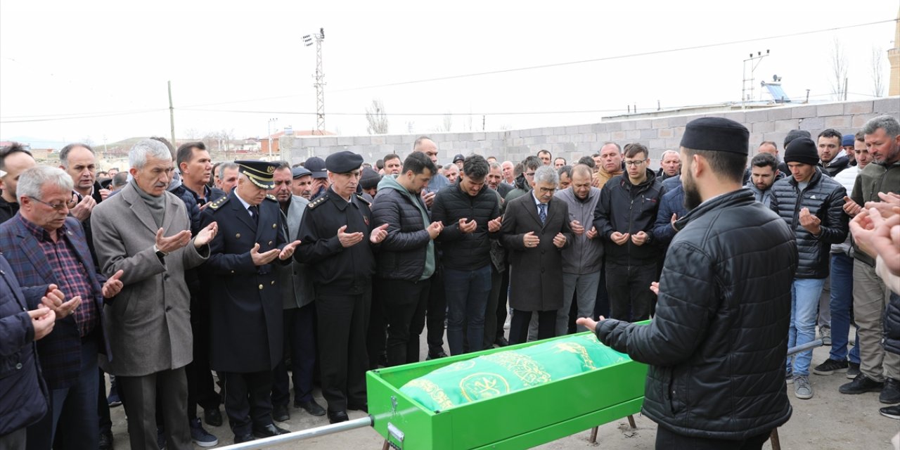 Niğde'de patates deposu yapımında oluşan göçükte ölen 2 kişinin cenazeleri defnedildi