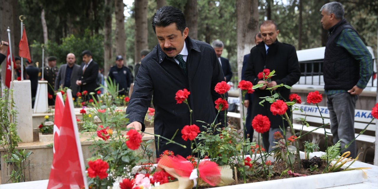 Adana ve çevre illerde Ramazan Bayramı arifesinde şehitlikler ziyaret edildi