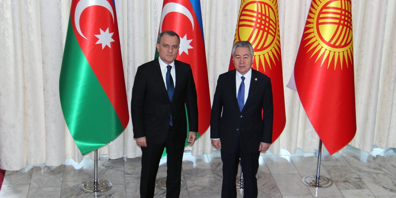 Kırgızistan Dışişleri Bakanı Kulubayev, Azeri mevkidaşı Bayramov ile Bişkek'te görüştü