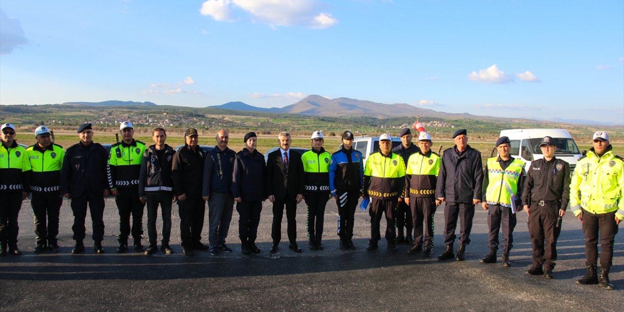 Uşak Valisi Ergün, trafik denetimlerine katıldı: