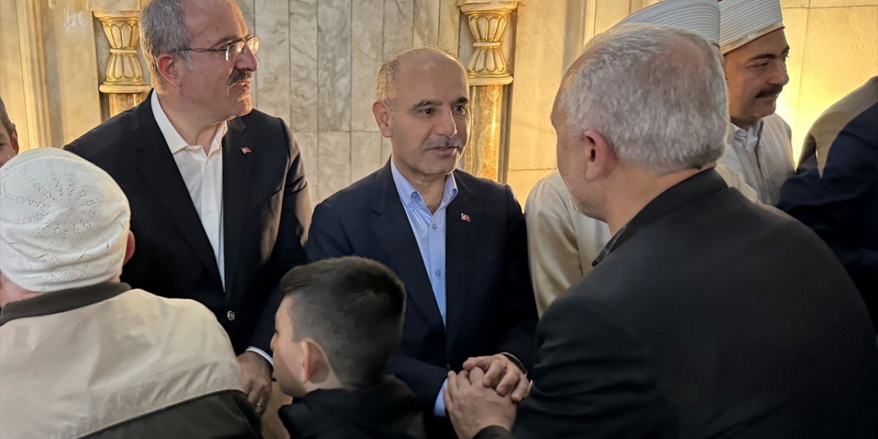 İçişleri Bakan Yardımcısı Aktaş, bayram namazını memleketi Elazığ'da kıldı