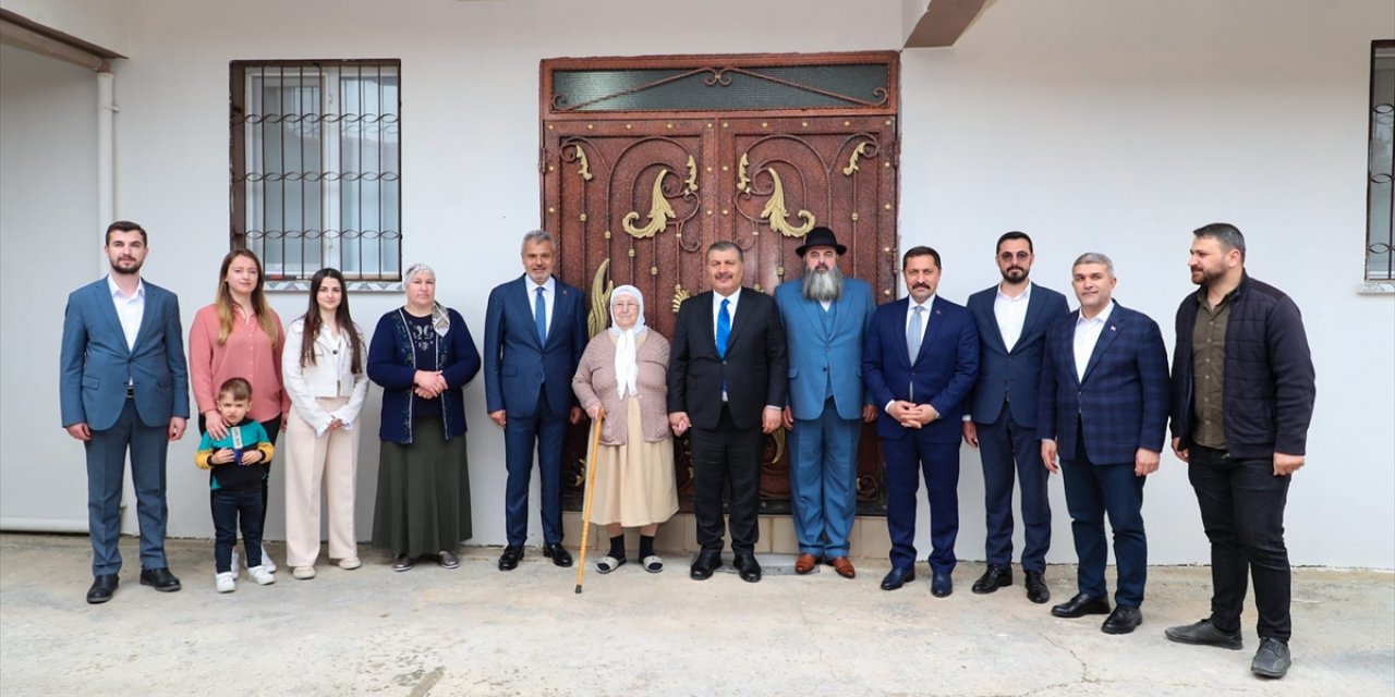 Sağlık Bakanı Koca, Hatay'ın Samandağ ilçesinde ziyaretlerde bulundu