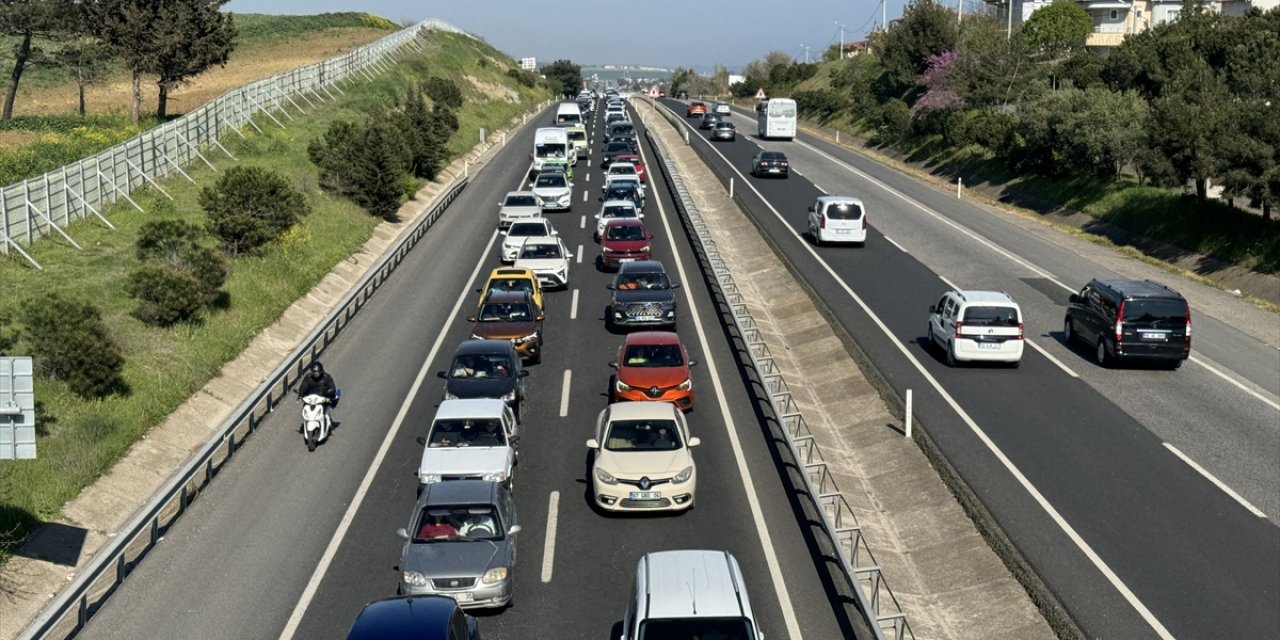 Tekirdağ-İstanbul yolunda trafik yoğunluğu yaşanıyor