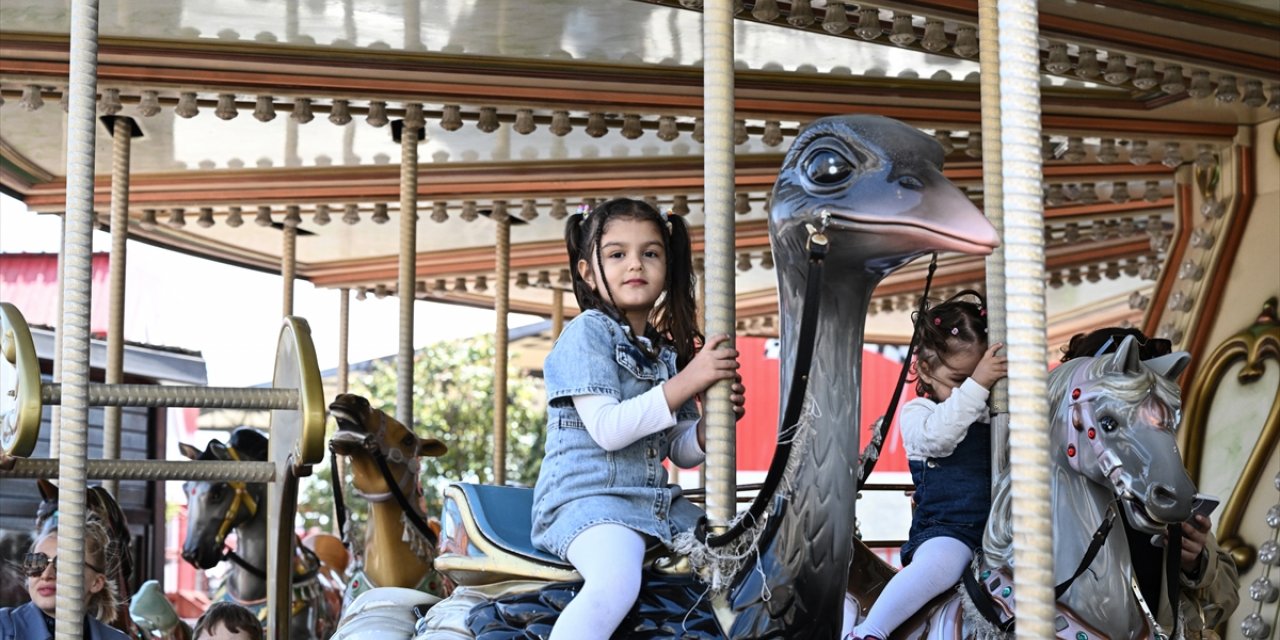 İstanbul'da bayramda tema parklar ile akvaryumlara yoğun ilgi gösterildi